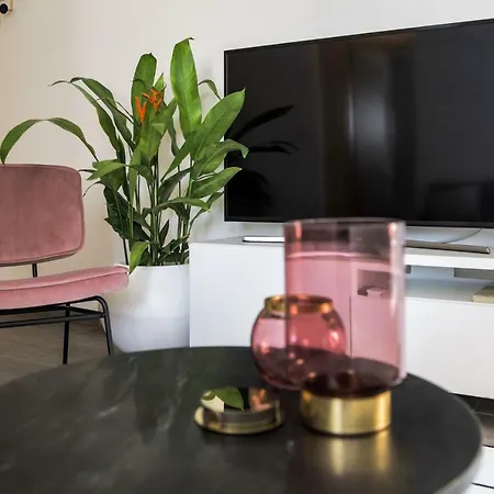 Phaedrus Living Centre Luxury Flat Anemone 103 Daire